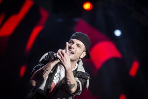 Video-Clementino-Quando-Sono-Lontano-Sanremo-2016-HD-770x513