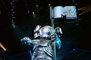 mtv-vma-moonman-1000-640x427