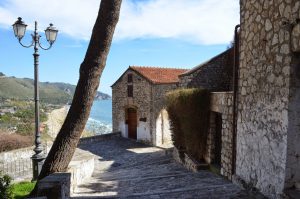 casa e gradini sperlonga