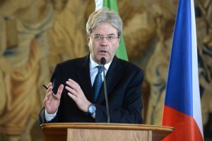 Italian Foreign Minister Paolo Gentiloni gestures during a press conference with Czech counterpart (unseen) on March 17, 2016 in Prague. / AFP / Michal Cizek