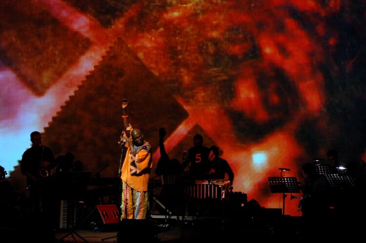 Roma, Auditorium Parco de la Musica, 19 12 2007
Comtemporanea
'Makina-Fabric' di Luigi Cinque.
© musacchio ianniello rosario
*******************************************************
NB la presente foto puo' essere utilizzata esclusivamente per l' avvenimento in oggetto o per pubblicazioni riguardanti la Fondazione Musica per Roma
********************************************************